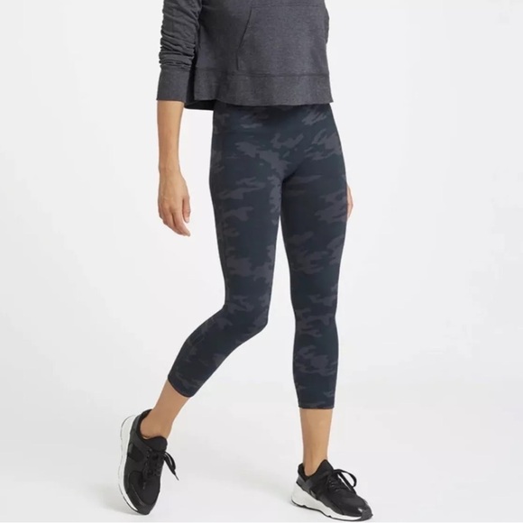 NWT Spanx Look At Me Now Camo Cropped High Waisted Leggings - Picture 4 of 10